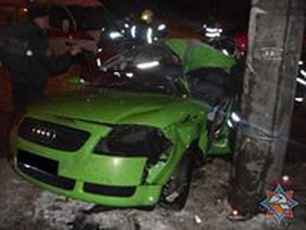 В Минске водитель Audi TT врезался в столб