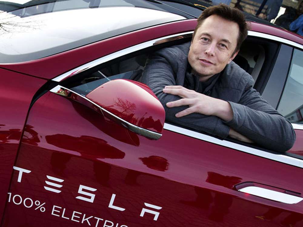 Новая акция от Tesla: приведи десять клиентов – получи машину в подарок
