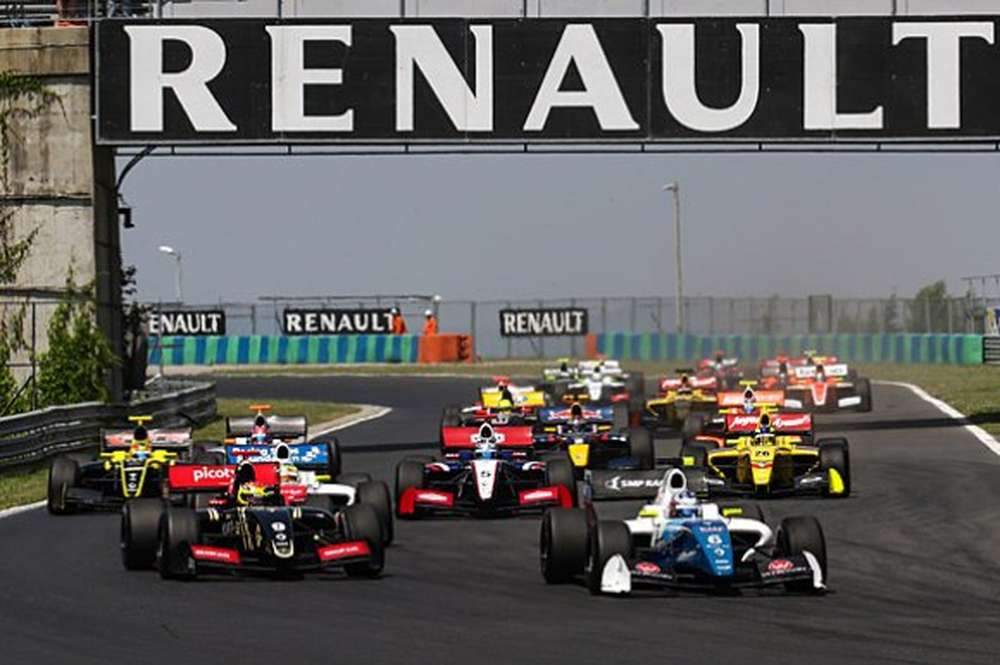 Renault продолжает переговоры по будущему ФR3.5