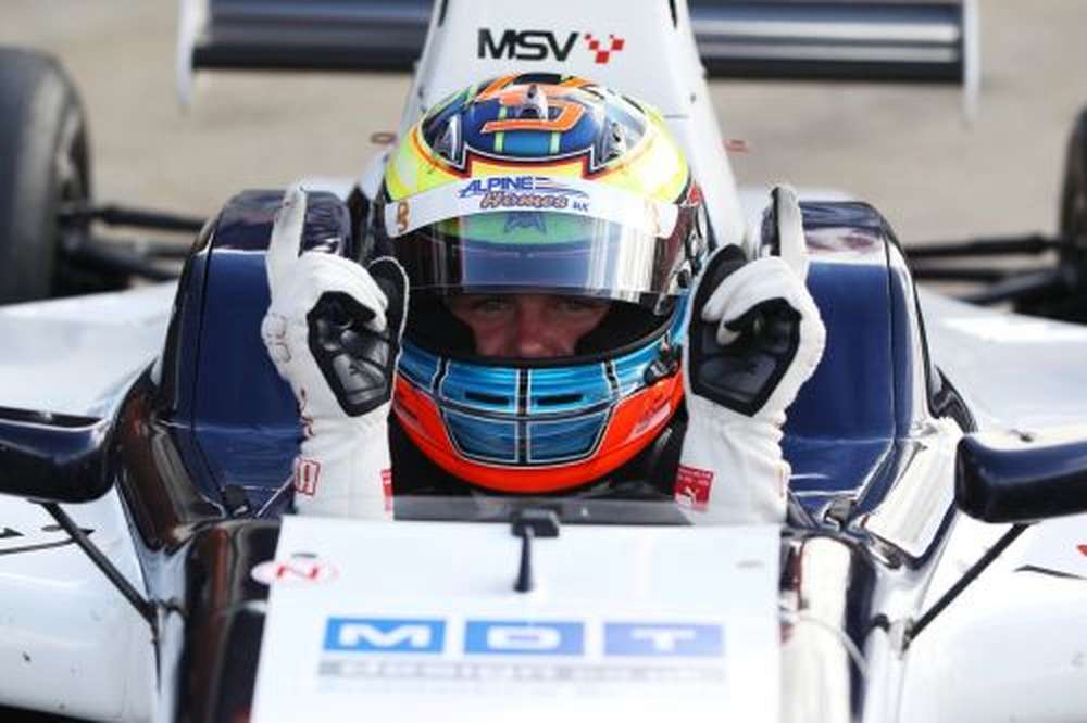 GP3: Дин Стоунман выиграл субботнюю гонку в Сочи