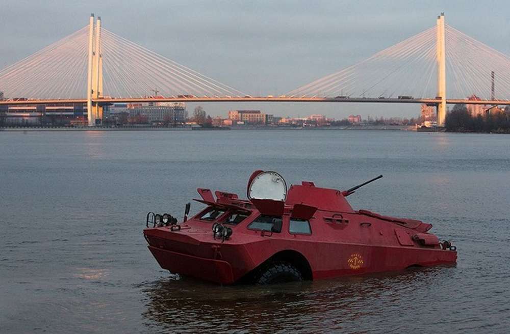 В Санкт-Петербурге появилось такси-БТР