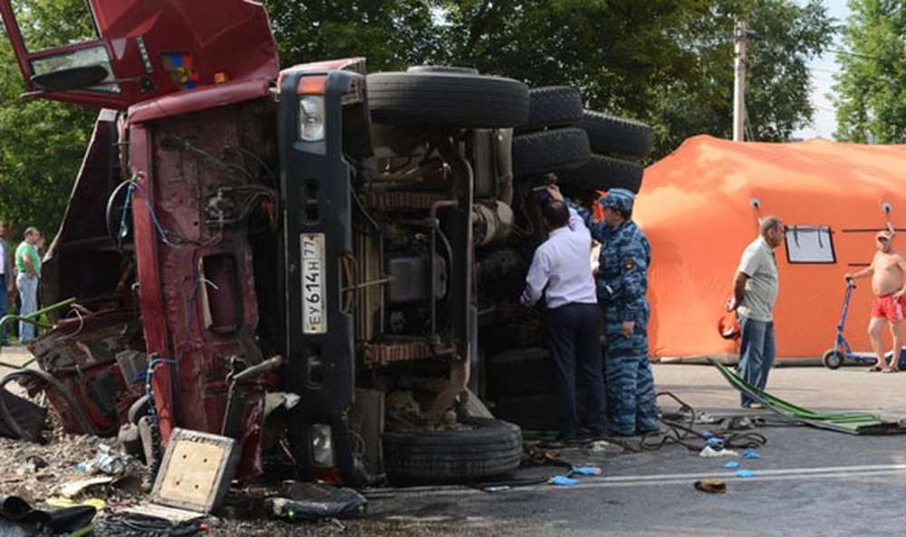 Грузовик столкнулся с автобусом в Ульяновской области