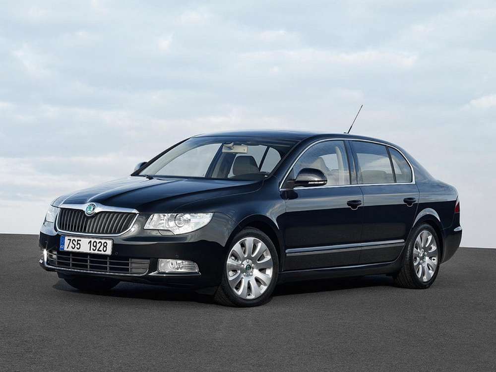 Skoda Superb рассекречена благодаря фотошпионам