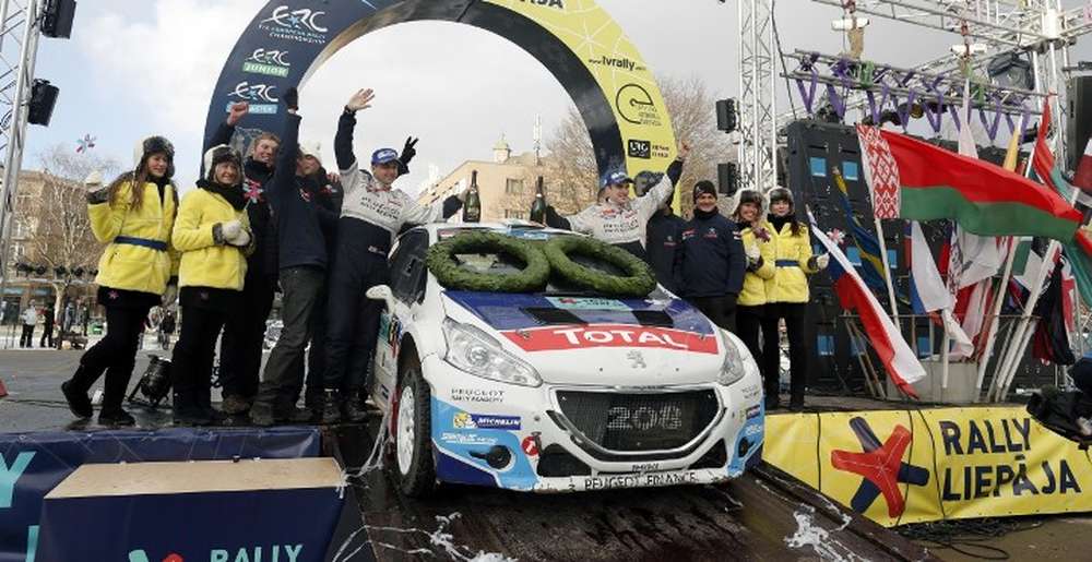 Ведущий пилот Крэг Брин продолжает выступать в команде Peugeot в ERC