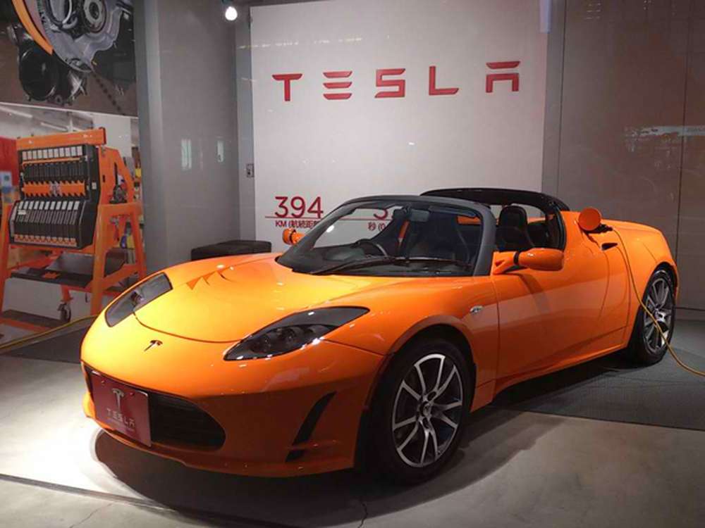 Вторая генерация Roadster от Tesla – миф или реальность?