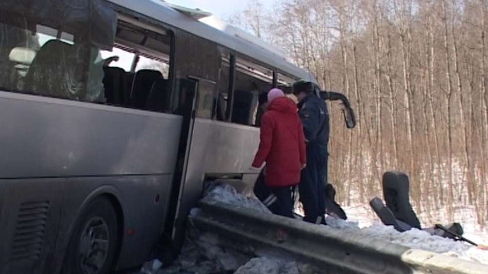 В Карагандинской области произошло ДТП с участием автобуса, перевозившего 58 граждан Таджикистана