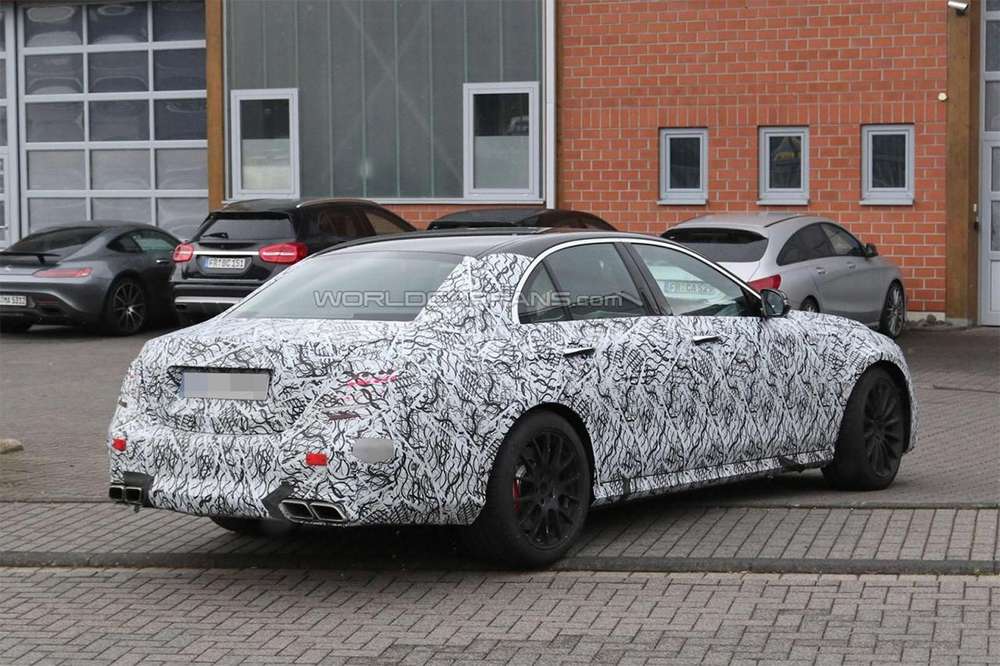 Mercedes представит свой самый быстрый седан в январе 2016 года