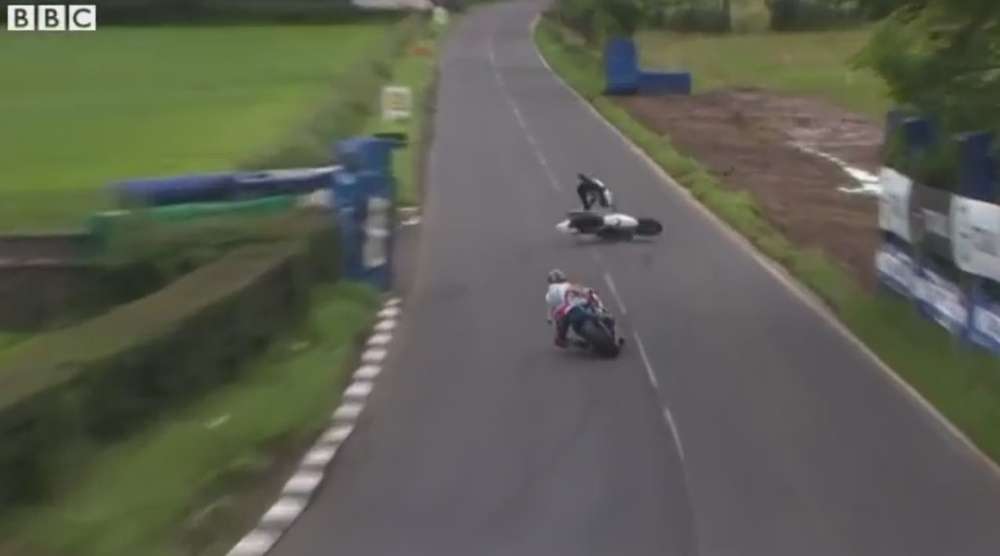 Гай Мартин улетел в хайсайд в гонке Dundrod 150