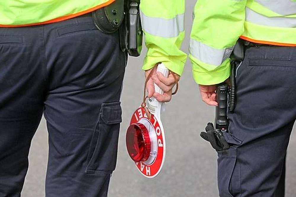 Пассажирский автобус опрокинулся на трассе в Германии, пострадали 14 человек