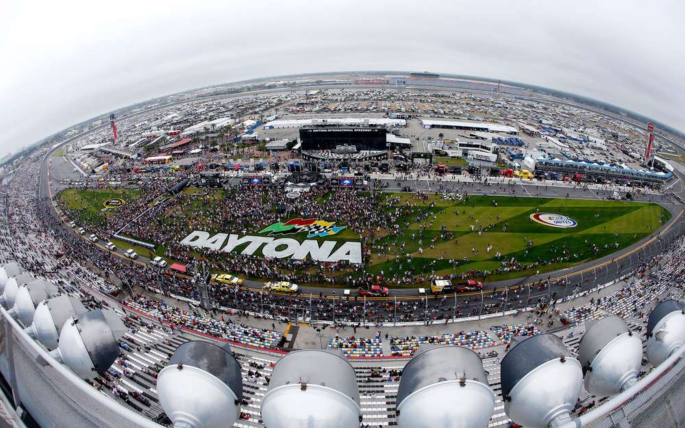 Логано выиграл гонку «500 миль Дайтоны» серии NASCAR, Патрик – 21-я