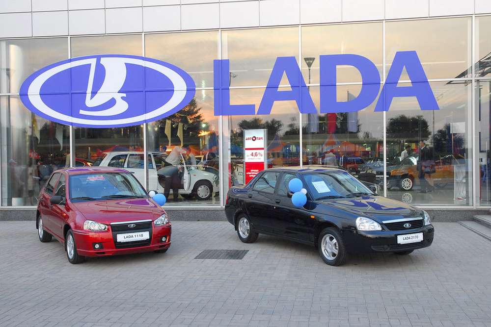 АвтоВАЗ повышает цены на автомобили Lada