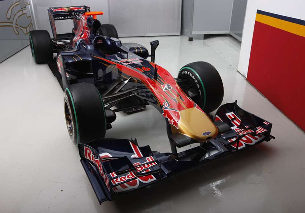 Шасси нового болида Toro Rosso преодолело краш-тесты