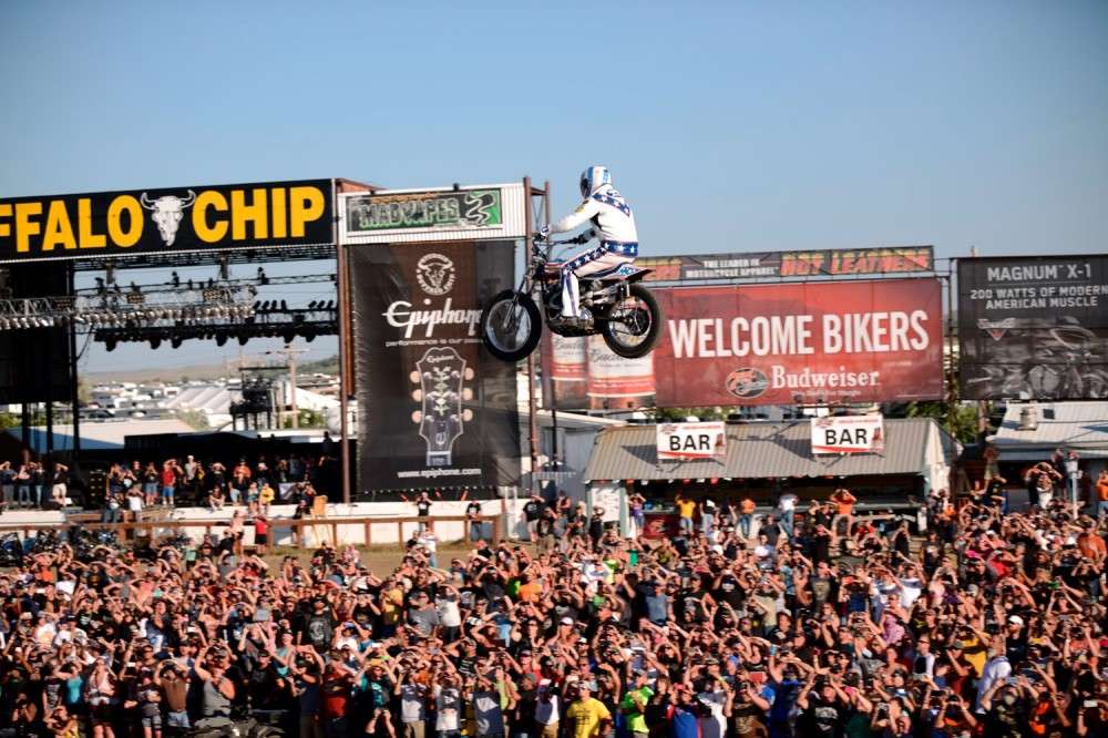 Невероятные прыжки Дага Дэнджера на Harley-Davidson