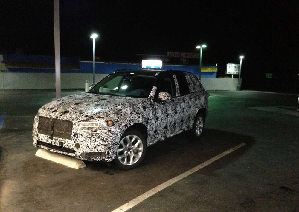 BMW X7 впервые сфотографировали во время испытаний