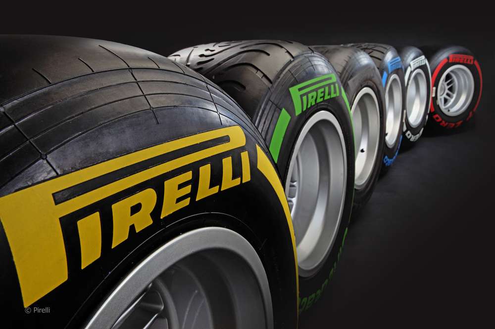 Льюис Хэмилтон недоволен дождевой резиной Pirelli
