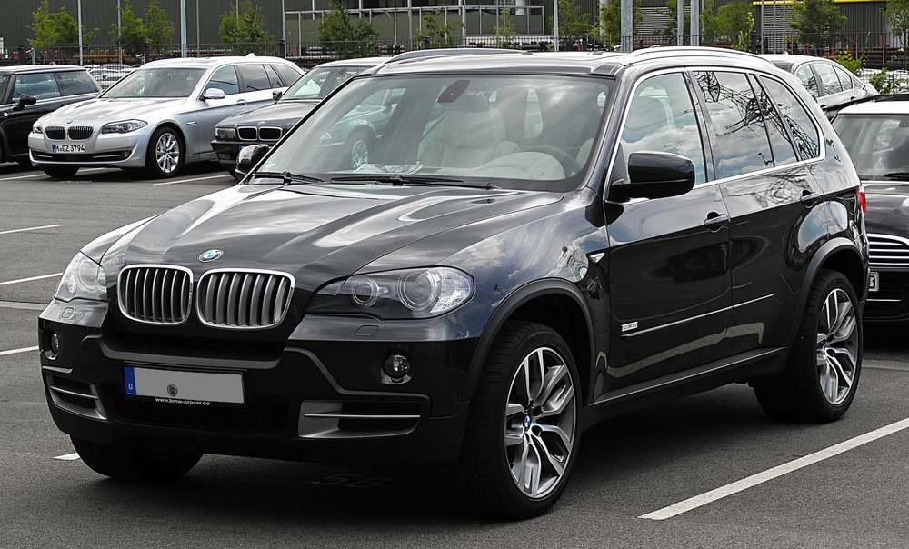 BMW X5 исполнилось 15 лет