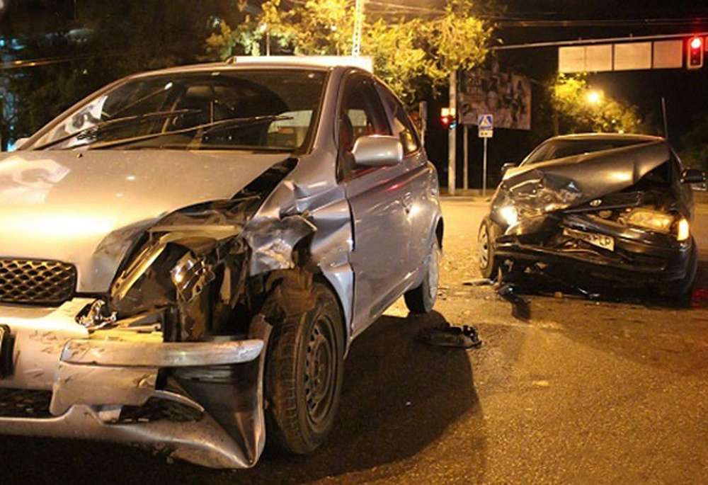 Водители Nissan и Toyota не поделили перекресток в Алматы