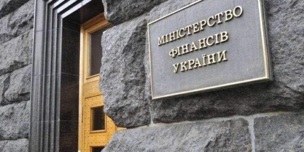 В Украине могут увеличить налог на дорогие авто и большие квартиры