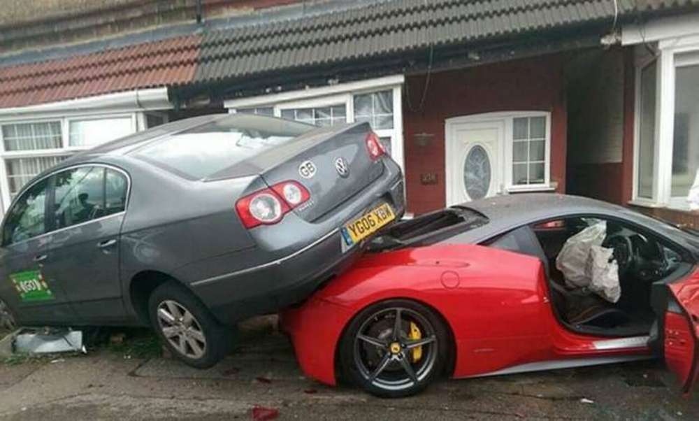 Британец разбил взятый в аренду суперкар Ferrari за £220 тысяч
