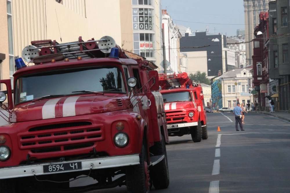 В центре Киева из-за пожара ограничено движение транспорта