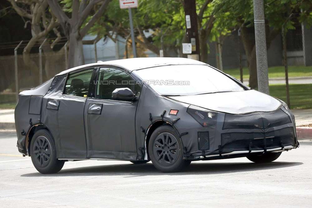 Toyota покажет новое поколение Prius 8 сентября