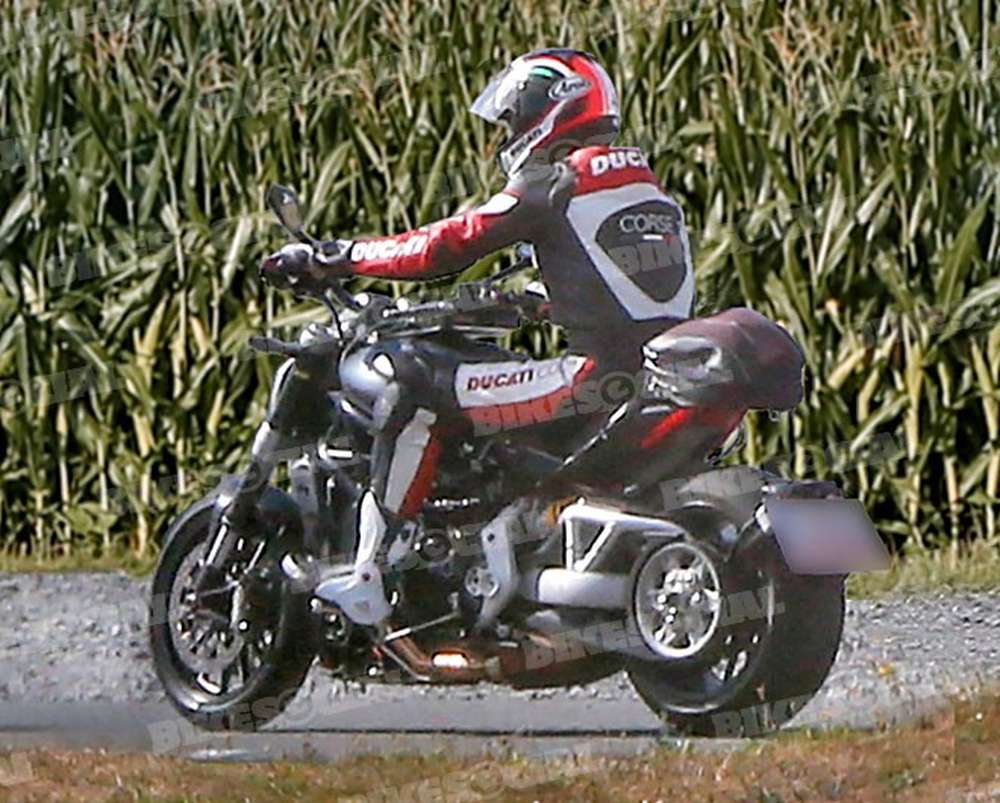 Шпионские фото Ducati Diavel 2016