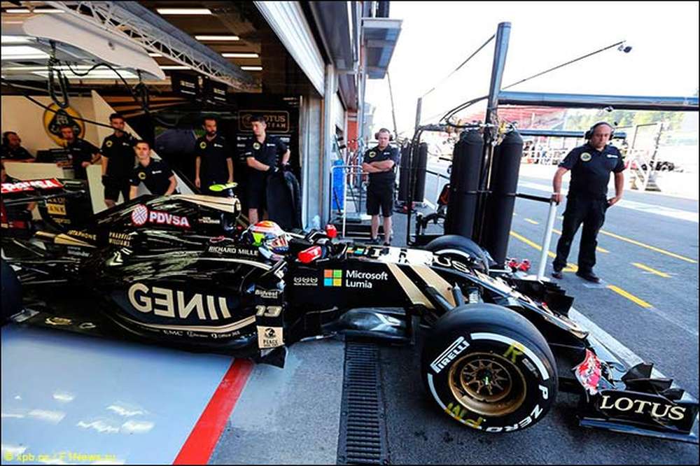 В Lotus нарушили правило комендантского часа