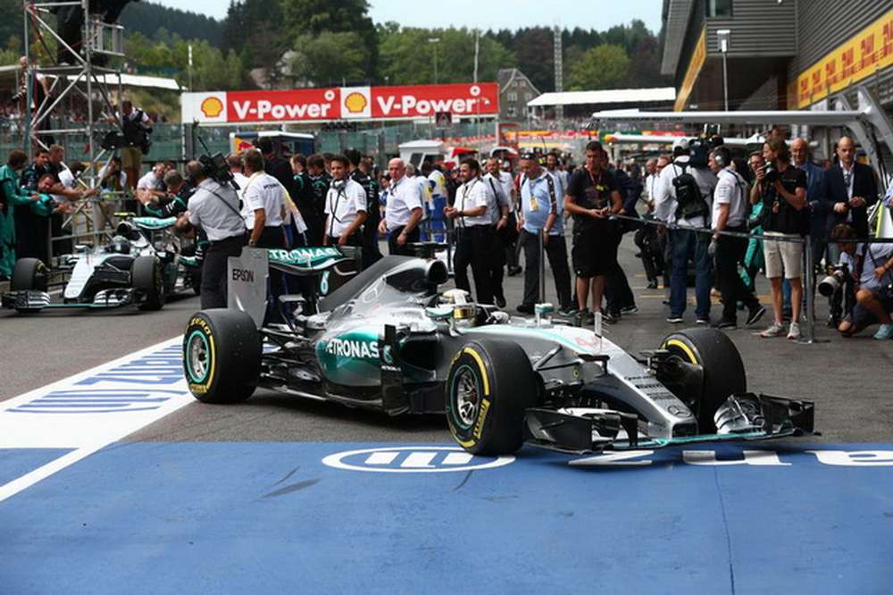 В Mercedes довольны уик-эндом и поздравляют Lotus