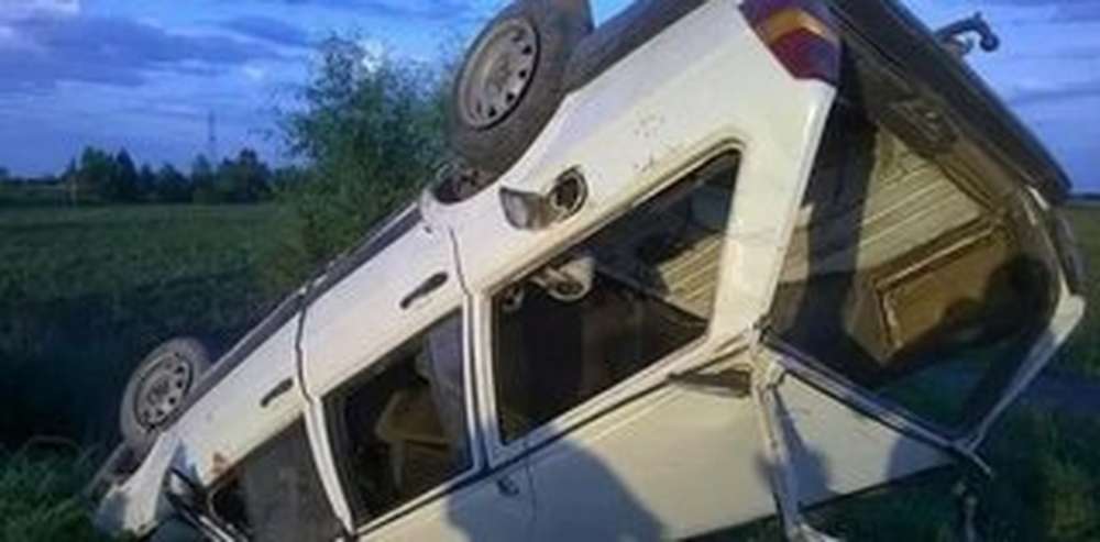 В Столинском районе многодетная мать погибла под опрокинувшимся автомобилем
