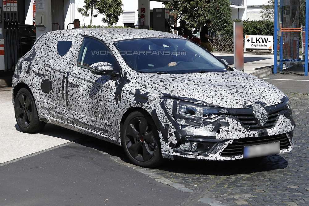 Опубликованы первые фотографии салона нового Renault Megane