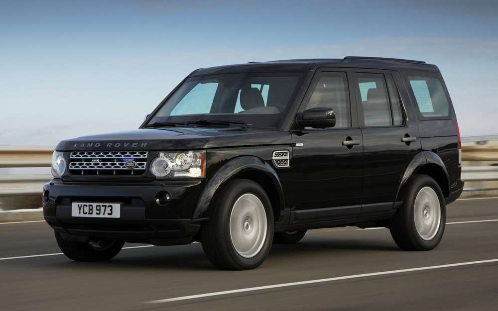 Водитель краденого Land Rover устроил смертельное ДТП в Подмосковье, уходя от погони