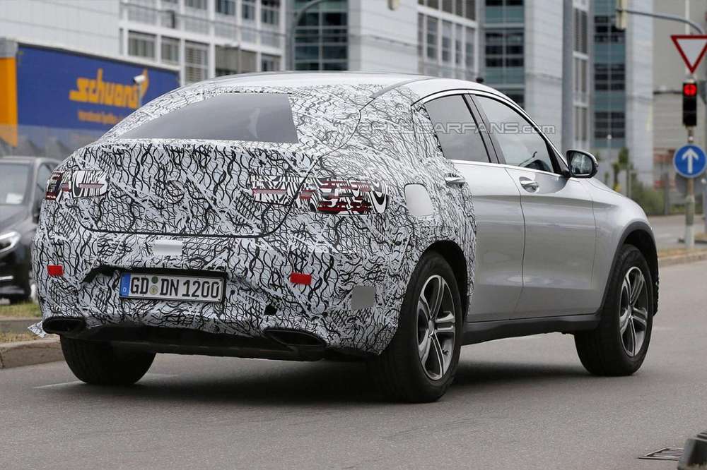 Mercedes вывел на тесты серийную версию GLC Coupe