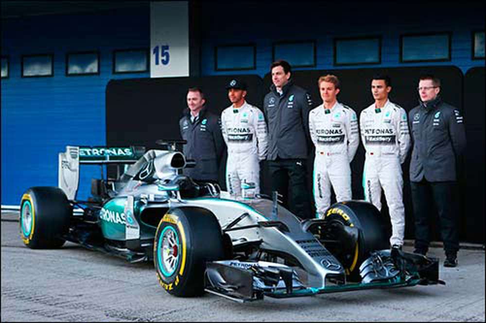 Mercedes представит машину 1 февраля