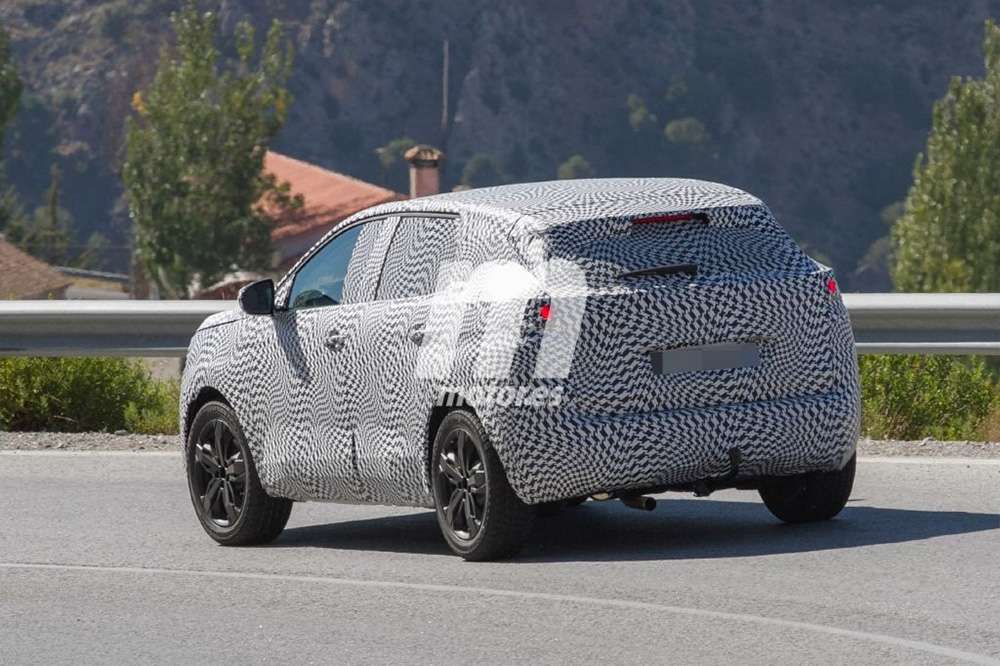 Новый Peugeot 3008 впервые заметили на тестах