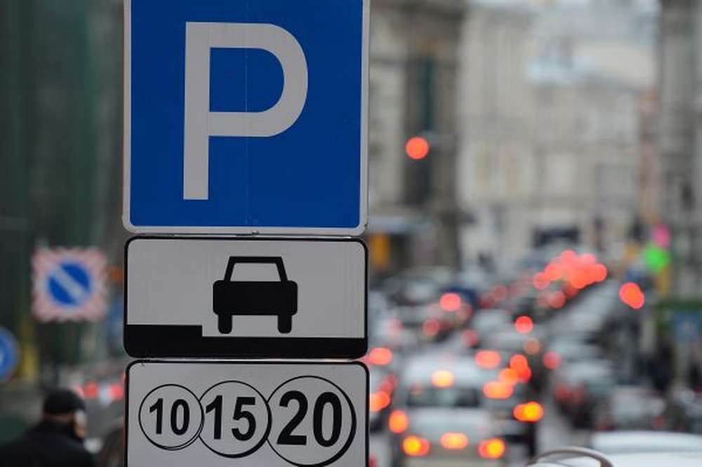 В центре Петербурга с 3 сентября заработают платные парковки