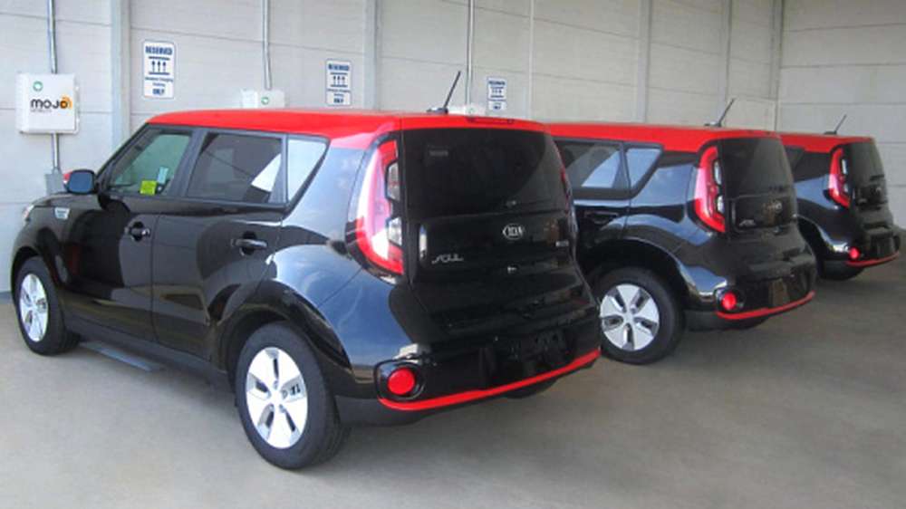 Kia Motors завершает разработку системы беспроводной зарядки для электрокара Soul EV