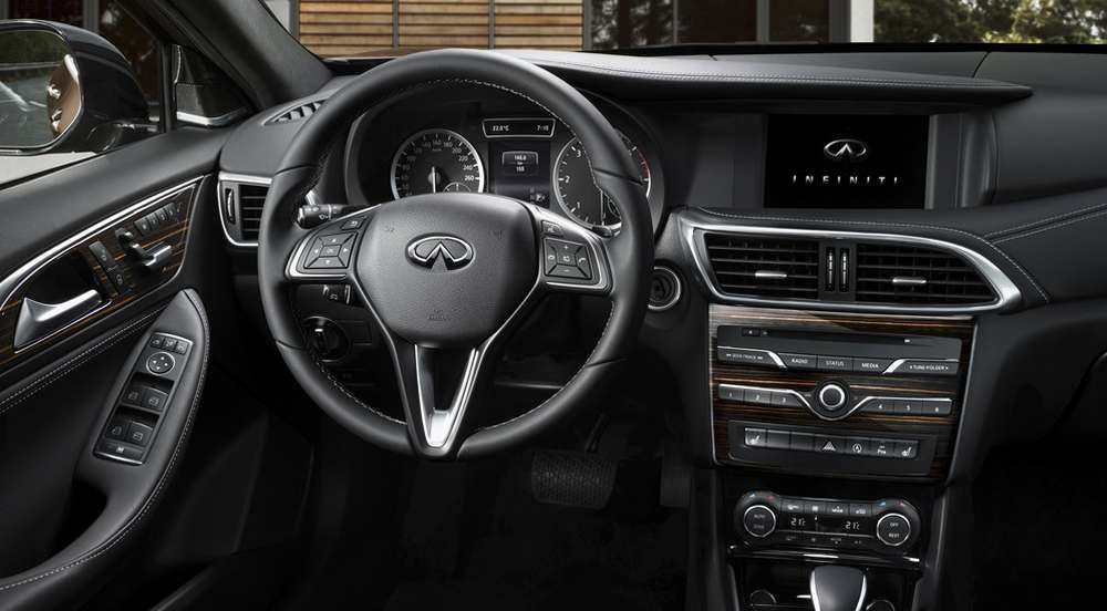 Рассекречен дизайн интерьера премиального хэтчбэка Infiniti Q30