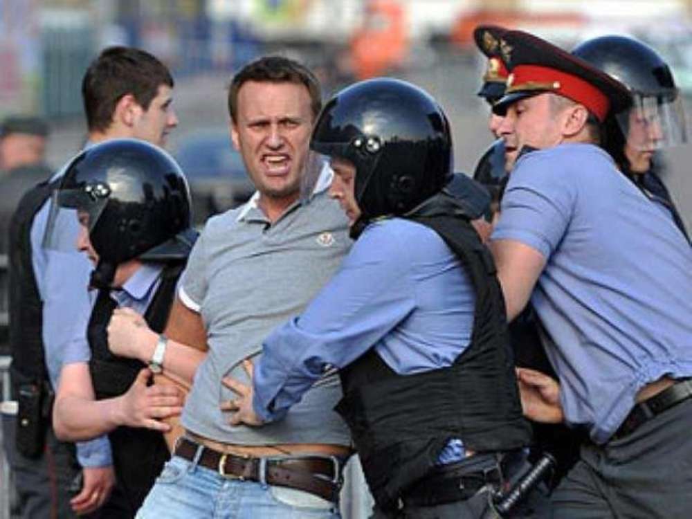 Региональный лидер партии Навального арестован на пять суток за вождение без прав