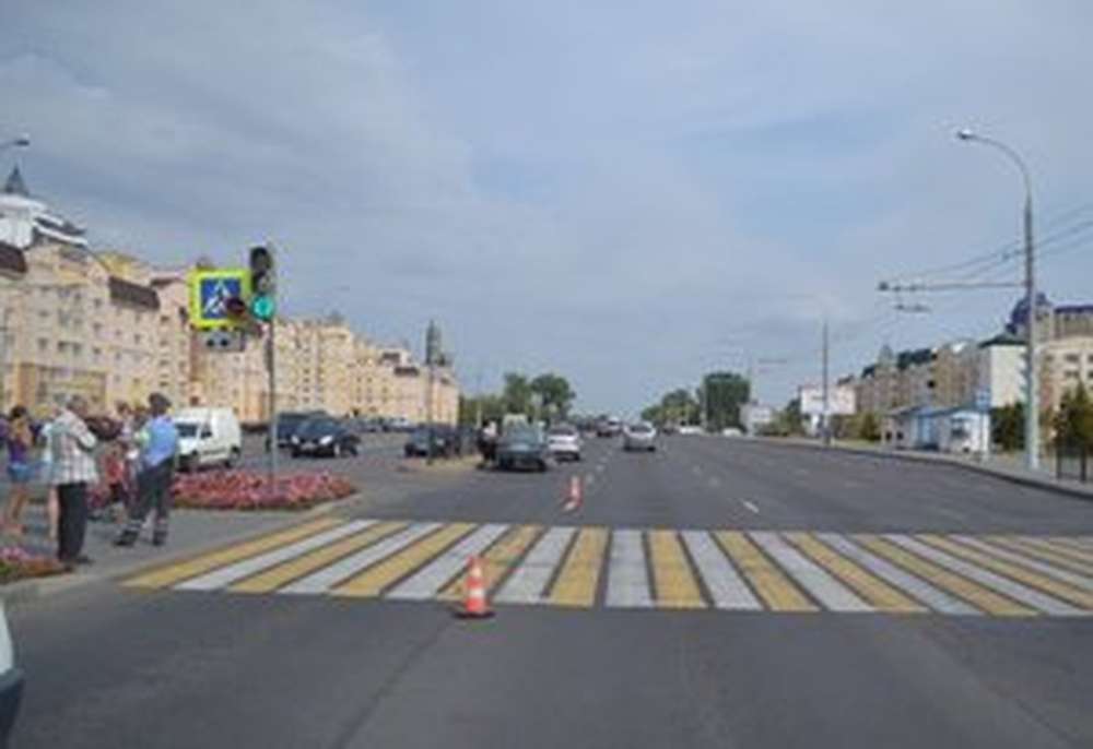 На пешеходном переходе в Бресте троллейбус сбил маму с ребенком