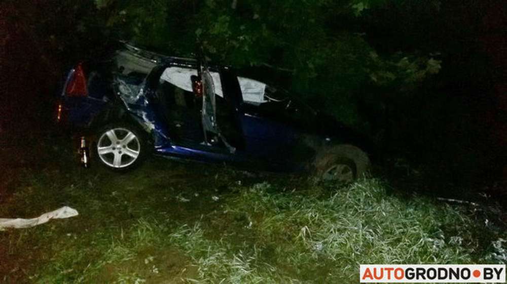 В Гродненской области пьяный водитель Peugeot вылетел в кювет: пострадали два пассажира
