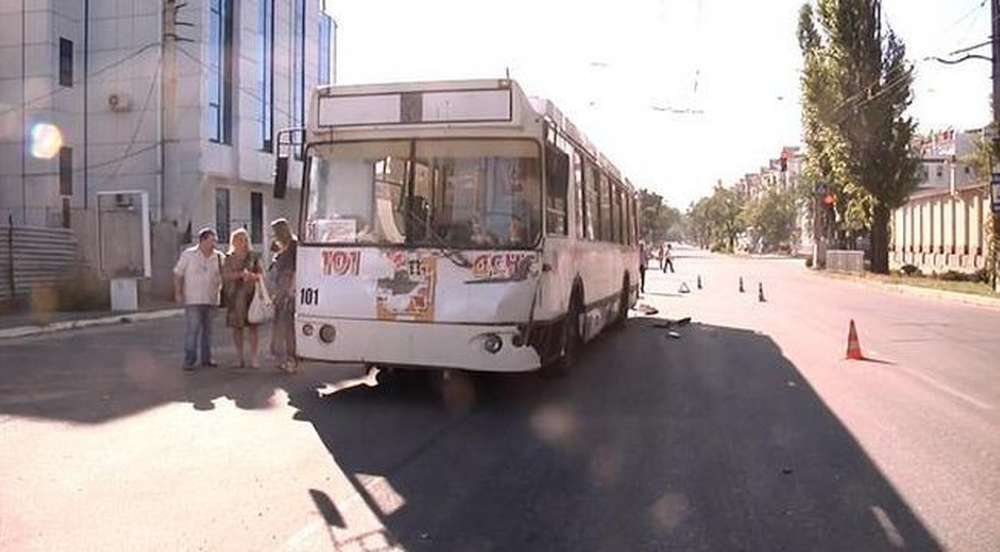 Автомобиль наблюдателей ОБСЕ протаранил троллейбус в Луганске
