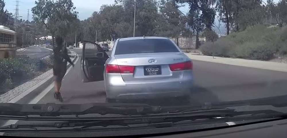 Видео дня: очень странное ДТП в Калифорнии