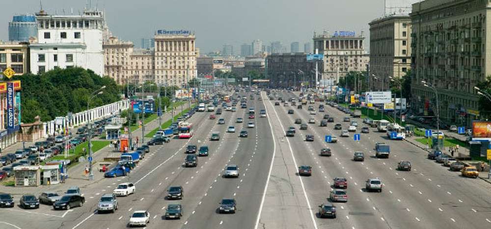 Проспект дорога. Кутузовский проспект дорога. Москва дороги Кутузовский проспект. Кутузовский проспект 9 полос. Широкие проспекты Москвы.