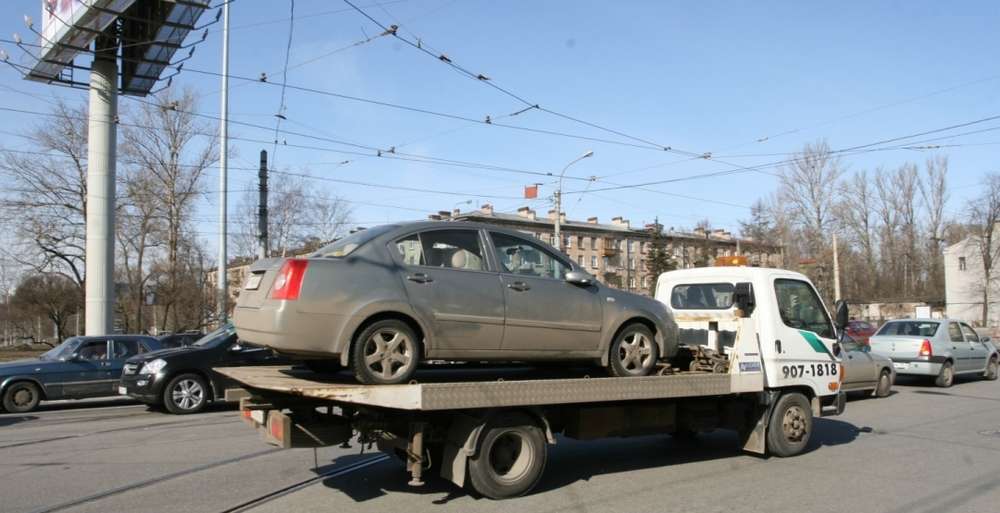 В Москве появилась услуга по доставке автомобиля со штрафстоянки