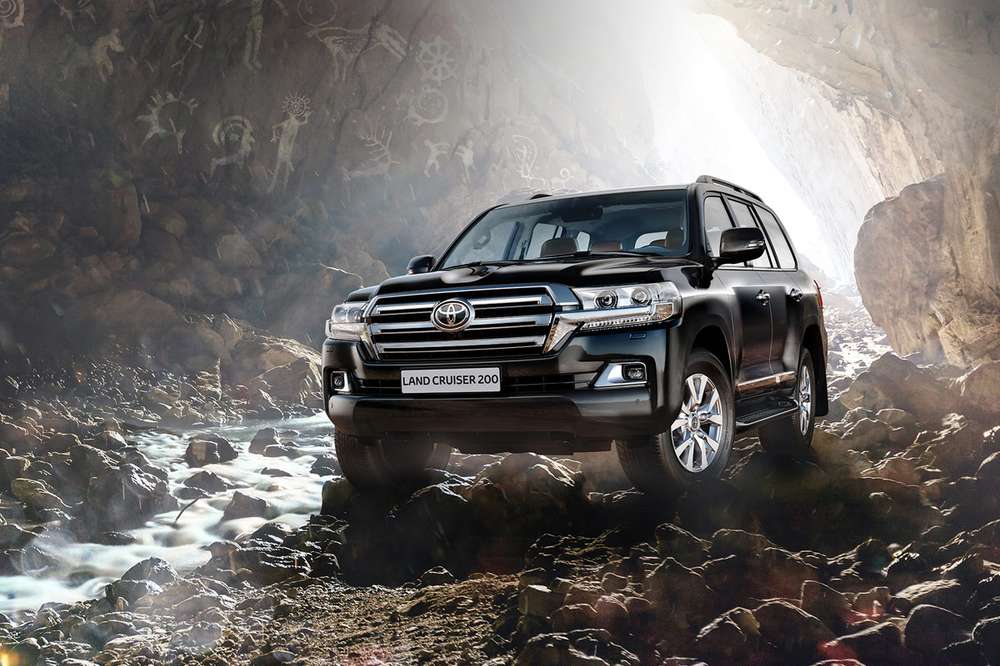 Toyota назвала цены на обновленный Land Cruiser 200