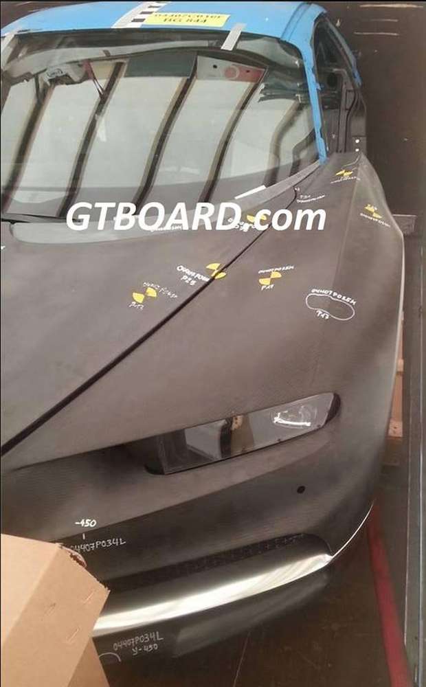 Суперкар Bugatti Chiron заметили на краш-тесте