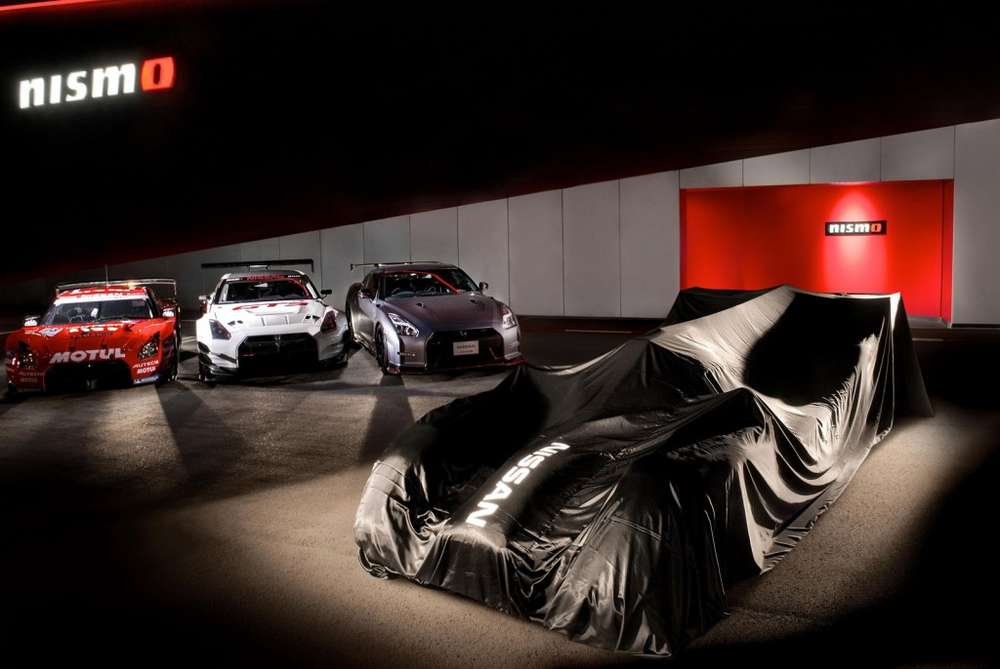 В промовидео Nissan для «Супер Боула» покажут две новые модели