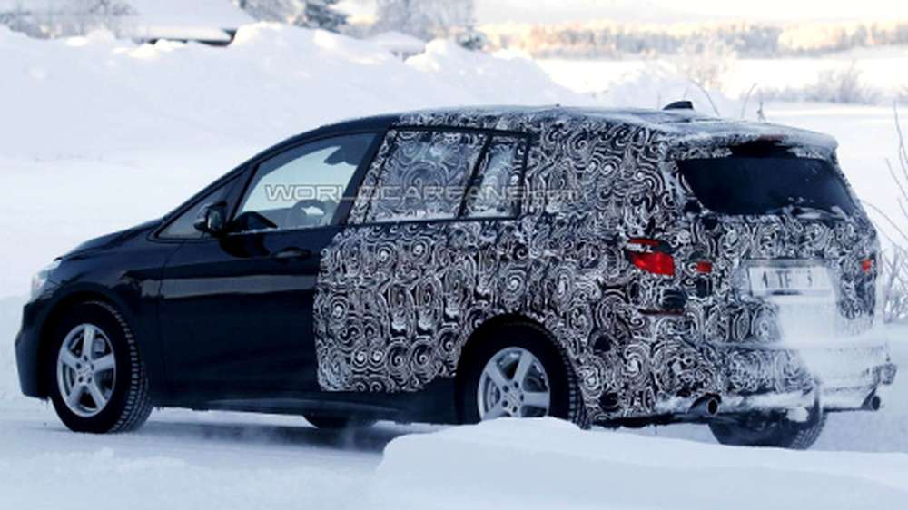 Семиместная модификация BMW 2-Series Active Tourer выехала на снег
