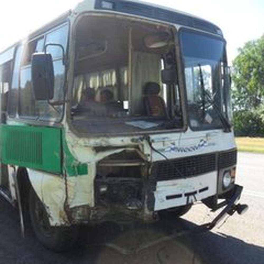 В столкнувшихся на «Нарве» автобусах пострадали 15 человек