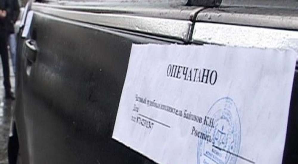 В Костанае за задолженность по налогам отбирают машины